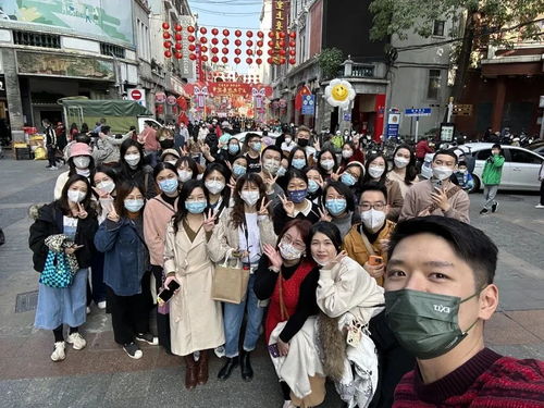 广州还能这样玩儿！这群年轻人解锁“一种很新的旅游”，街坊表示 快乐加倍